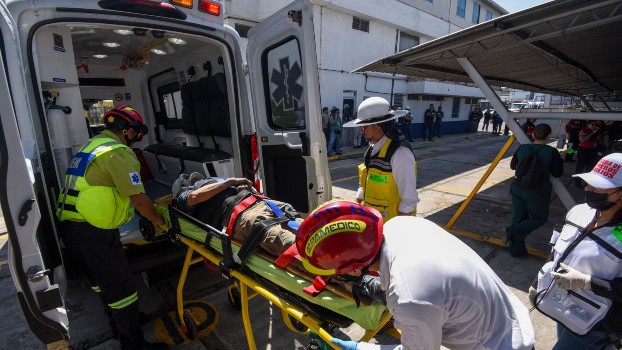 Autoridades de Protección Civil llevan a cabo simulacros para prevenir emergencias.