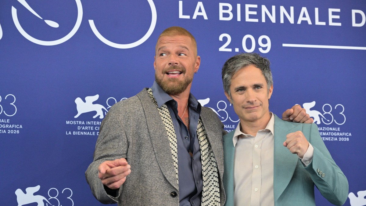 Gael Garcia y Ricky Martin en estreno de película Hombre al Agua. /