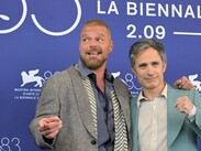 Gael Garcia y Ricky Martin en estreno de película Hombre al Agua. /