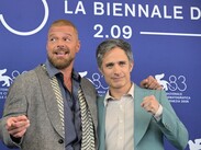 Gael Garcia y Ricky Martin en estreno de película Hombre al Agua. /