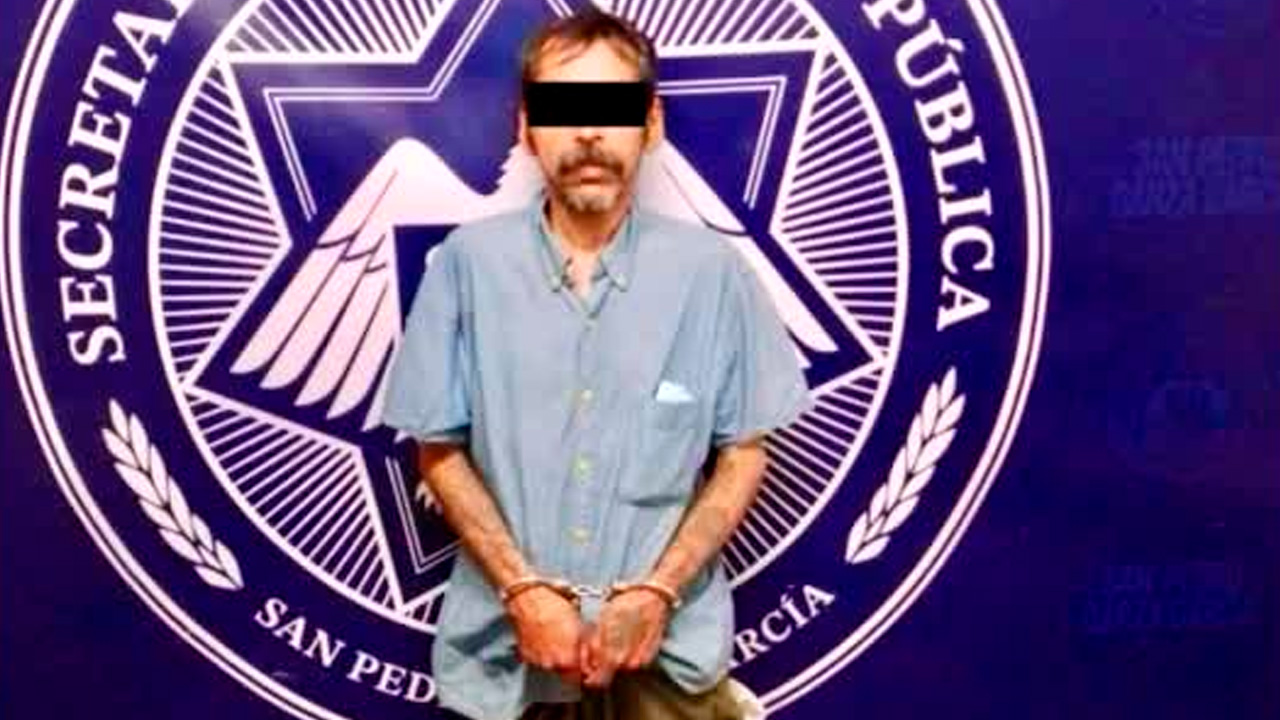 Hombre intenta ocultar su identidad y termina detenido en San Pedro Garza García