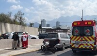 La joven sufrió lesiones al ser embestida por un vehículo en la avenida Gómez Morín.