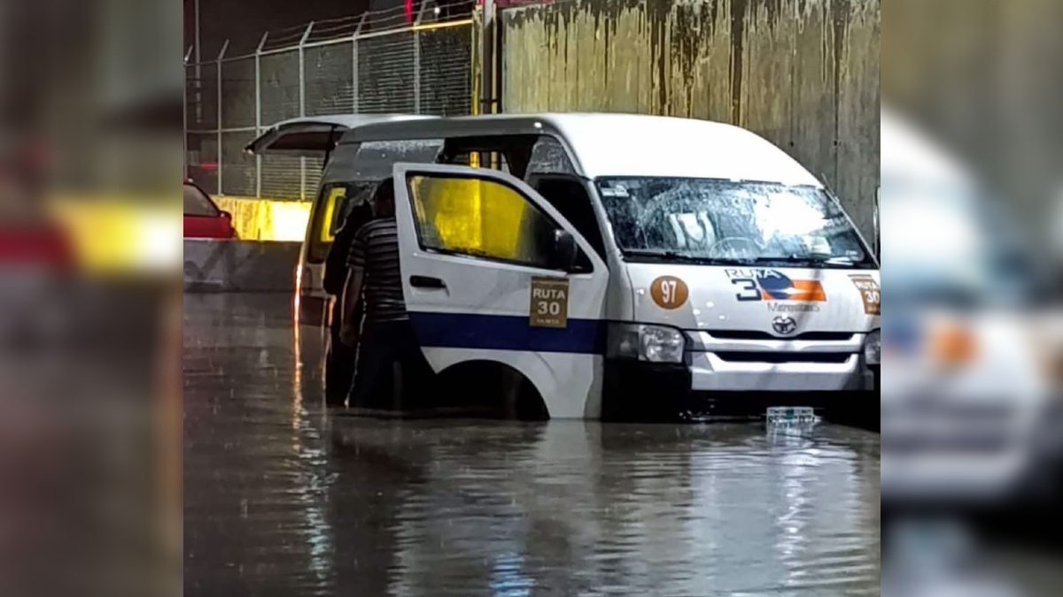 Mueren al menos seis personas en Tultitlán, Edomex, por intoxicación dentro de una combi. | Policía Tultitlán