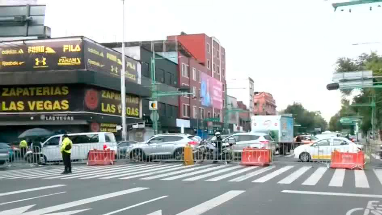 Normalistas de Puebla instalan campamento en Eje Central y afectan la circulación en CdMx