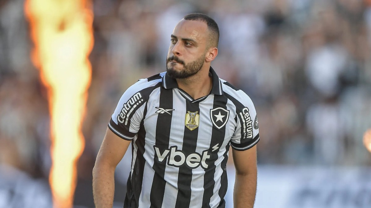 En octubre de 2021, Cabral recibió su primer llamado a la selección mayor de Brasil para las eliminatorias rumbo al Mundial de Catar 2022.