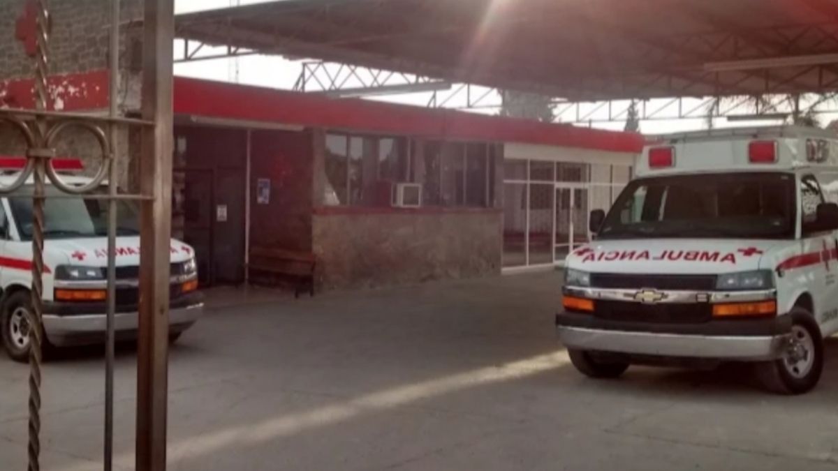 Pese a los intentos por salvarlo, los paramédicos no pudieron hacer nada por el joven.