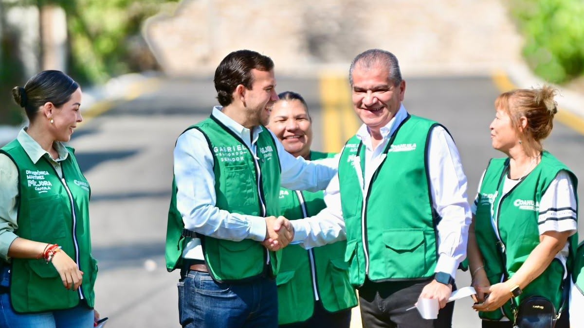 El alcalde entregó los trabajos de pavimentación de las calles Paloma y Nardos.