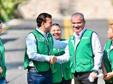 El alcalde entregó los trabajos de pavimentación de las calles Paloma y Nardos.