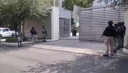 Aseguran 9 vehículos de lujo tras cateo en torre de departamentos en San Pedro