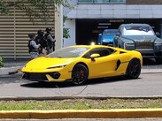 Autos de lujo decomisados en San Pedro.