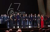 La gala reconocerá al mejor futbolista del planeta con figuras como Kylian Mbappé, Erling Haaland y el mexicano Julián Quiñones en la terna masculina.