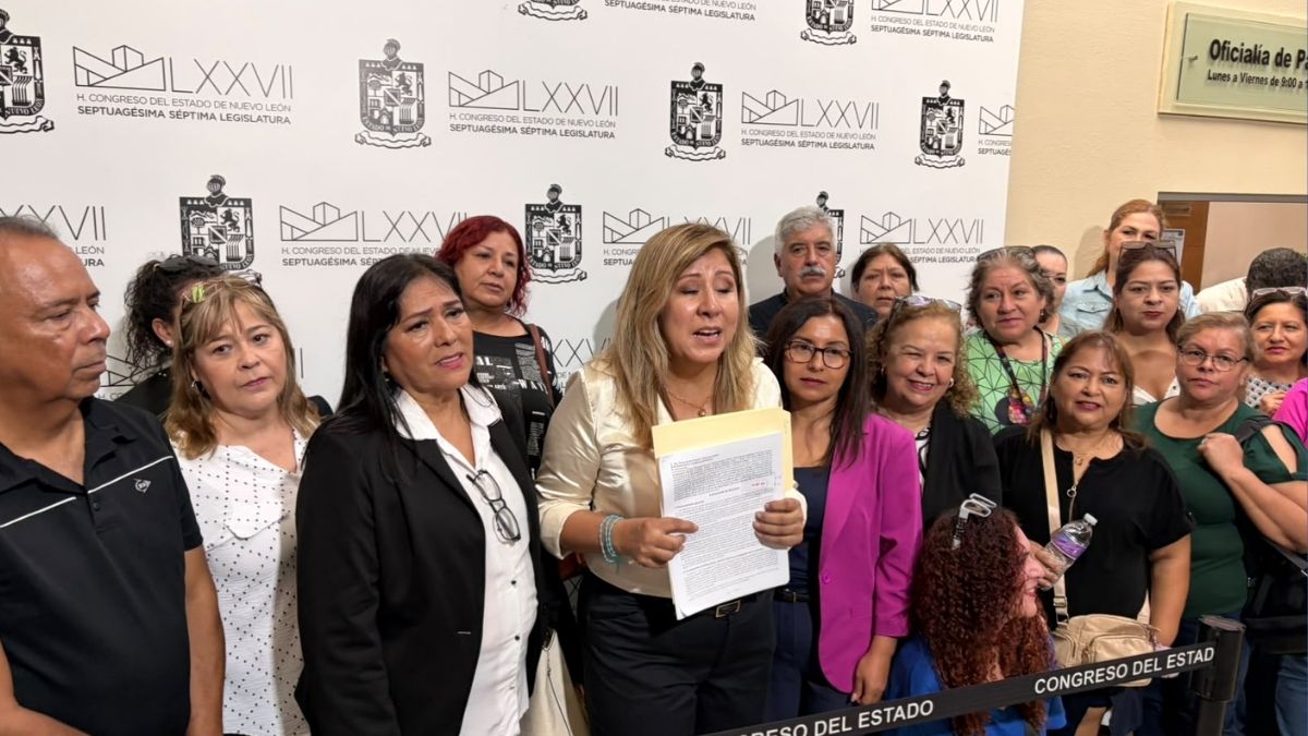 Maestros retirados piden modificar la Ley de Isssteleon para garantizar pensiones dignas y evitar percepciones de apenas 8 mil pesos.