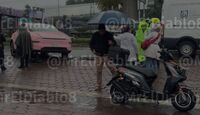 Una motociclista murió tras ser embestido por un Tesla color rosa en Periférico Sur.