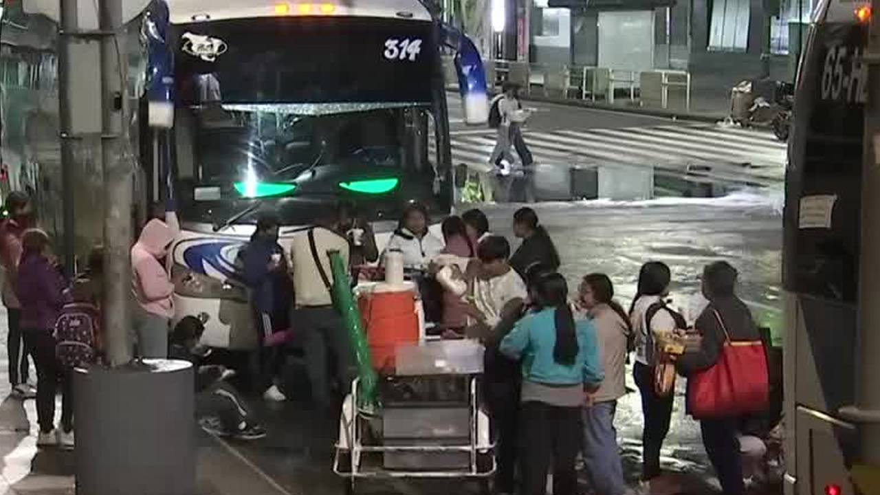 Normalistas de Puebla levantan bloqueo en Eje Central tras cuatro días de plantón