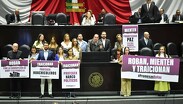 Omar Antonio Borboa Becerra, diputado del PAN, junto a sus compañeros de bancada se manifestaron en la sesión ordinaria de la Cámara de Diputado.
