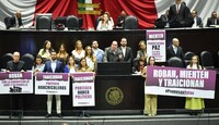 Omar Antonio Borboa Becerra, diputado del PAN, junto a sus compañeros de bancada se manifestaron en la sesión ordinaria de la Cámara de Diputado.