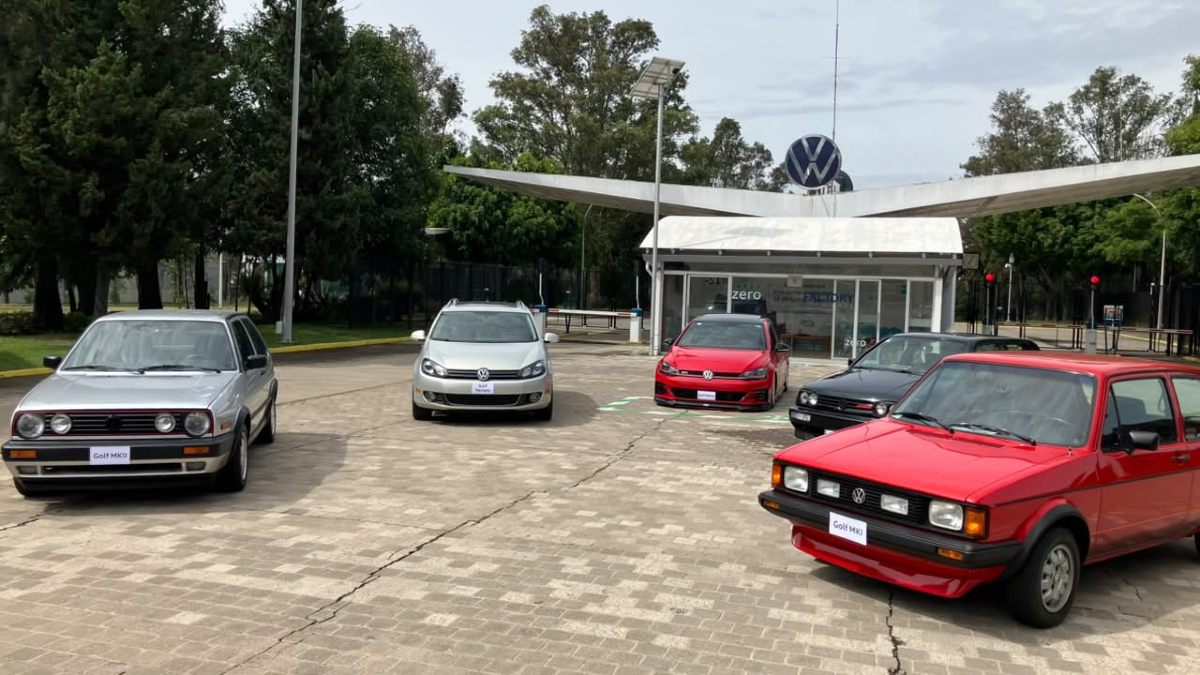 En la planta de Volkswagen Puebla se presentaron las cuatro generaciones del Golf fabricadas en territorio poblano | Volkswagen de México