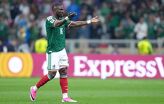 Con la reciente aparición de Julián Quiñones, la lista histórica de representantes aztecas asciende a siete futbolistas.