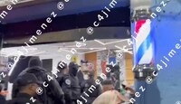 Desmantelan una 'narcotiendita' que fingía ser una barbería para pasar desapercibida durante un operativo.