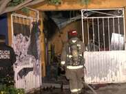 Elementos de Bomberos acudieron al domicilio para controlar las llamas y evitar que alcanzaran otras viviendas.