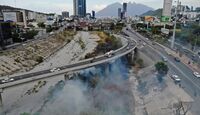 El fuego inició alrededor de las 15:30 horas en el lecho del Río Santa Catarina.