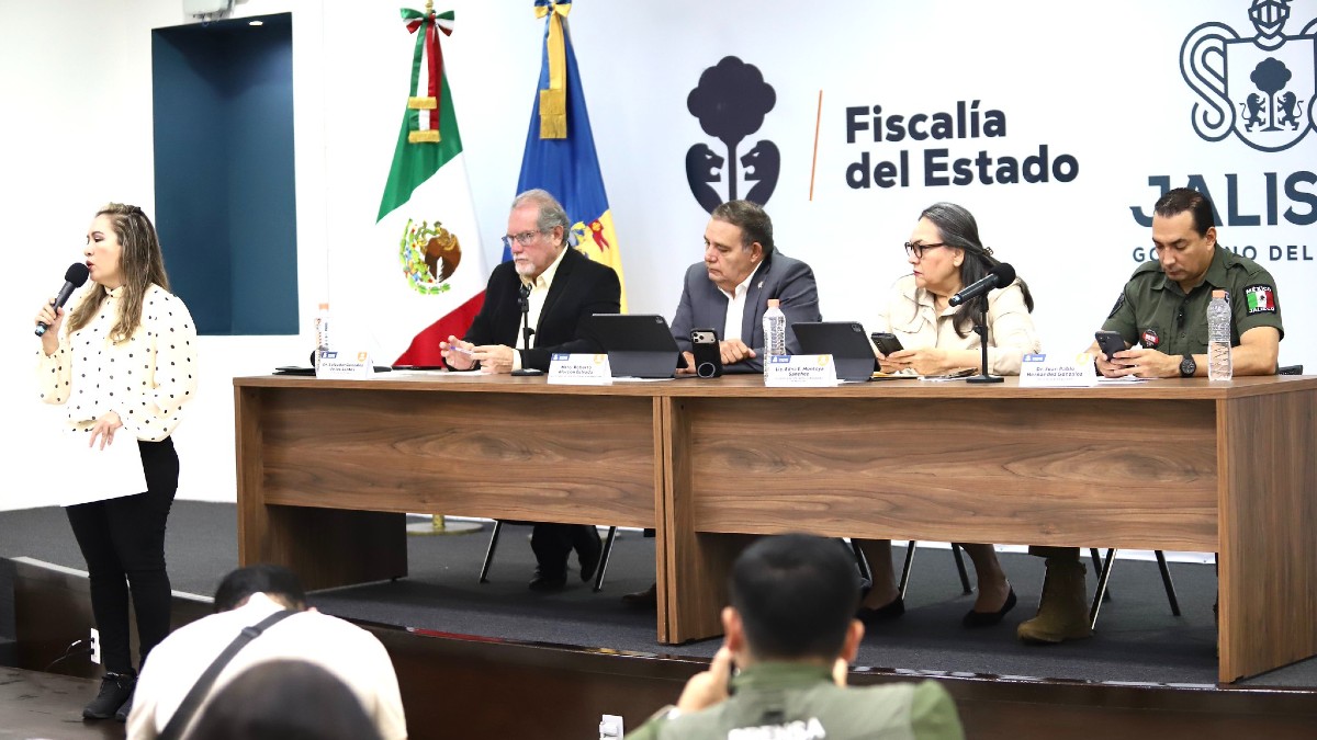 Funcionarios al mando de la seguridad en Jalisco durante rueda de prensa.