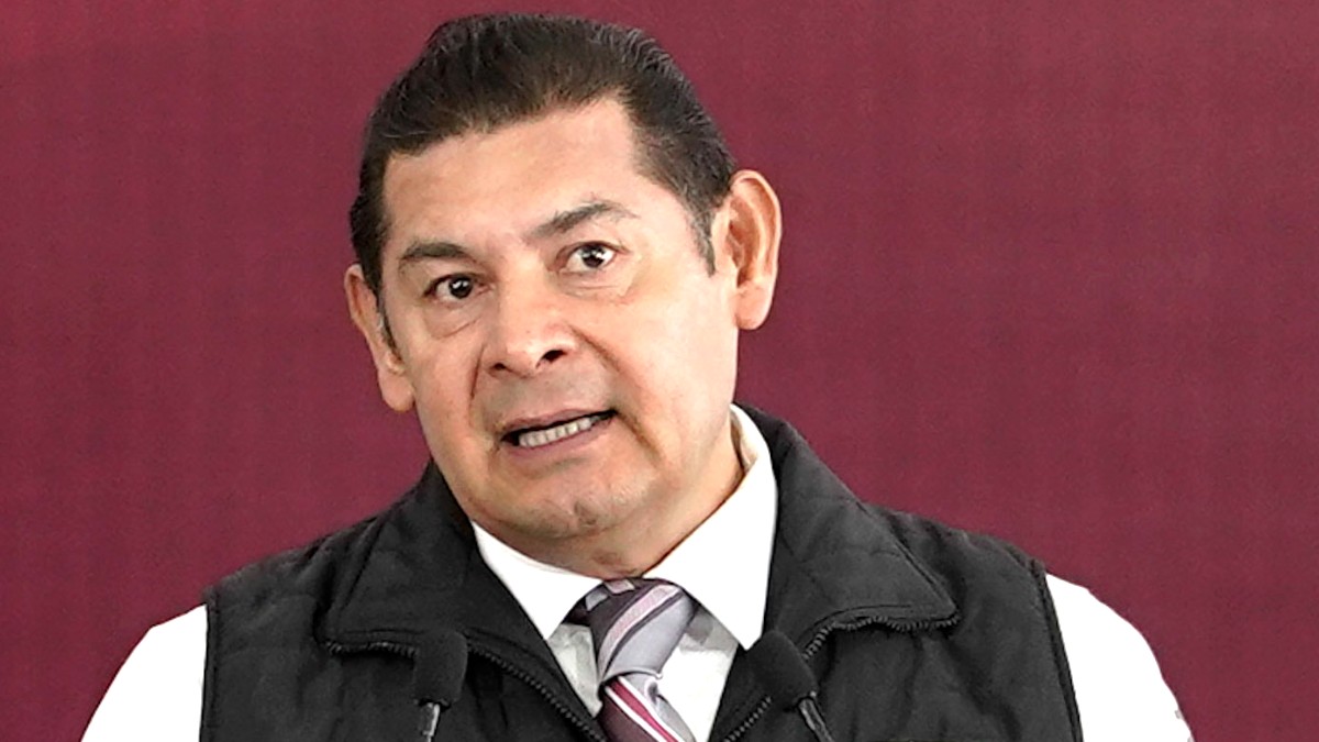 El gobernador de Puebla indicó que el poder debe servir a los demás, no aprovechar para vincularse con grupos delictivos / Agencia Es Imagen