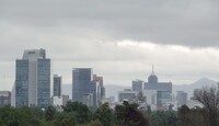 Habitantes de la Zona Metropolitana del Valle de México se preparan ante las posibles lluvias.