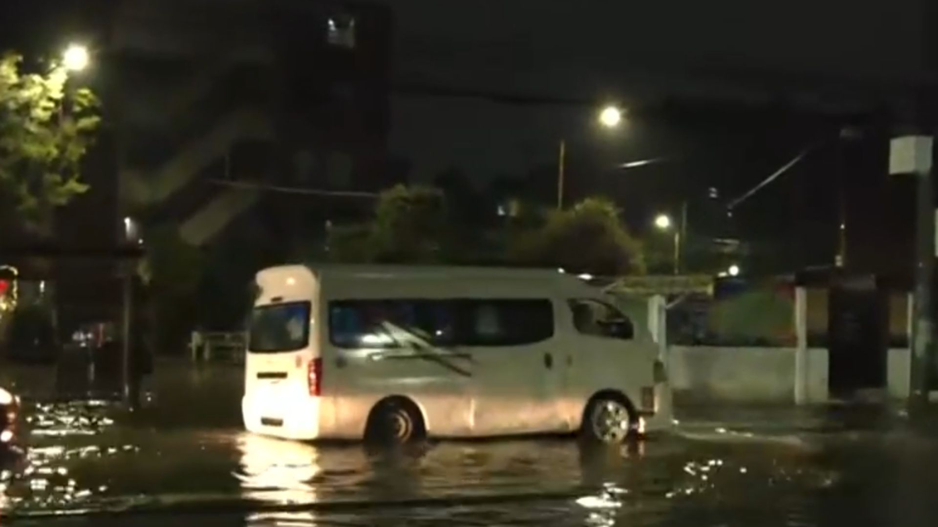 Lluvias severas e inundaciones colapsan las calles de Cuautitlán Izcalli en la unidad Niños Héroes. TD Nocturno CdMx, 09 de septiembre 2026