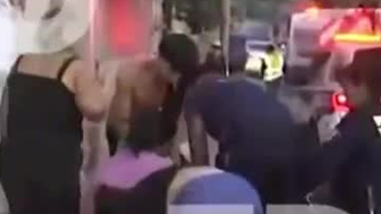 Mujer intoxicada provoca incendio en pleno funeral