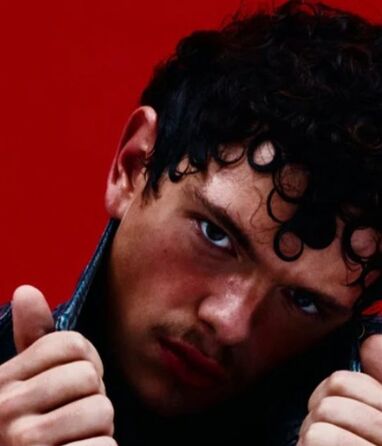 Noah Jupe recientemente participó en una obra de teatro en Reino Unido