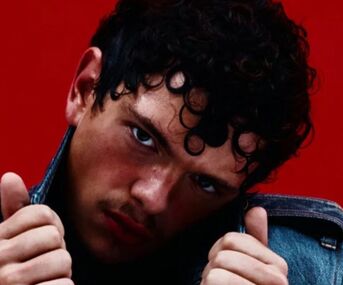 Noah Jupe recientemente participó en una obra de teatro en Reino Unido
