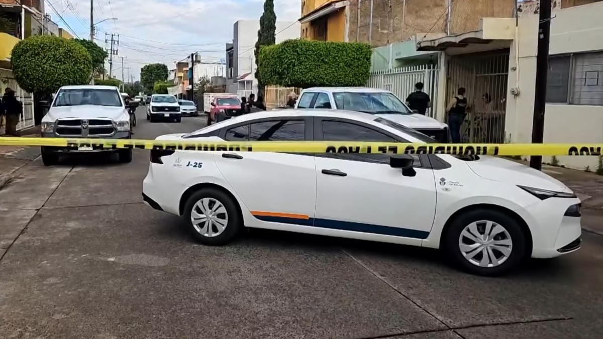 Entre los objetos asegurados se encuentran un arma de fuego, un machete y varias dosis de droga