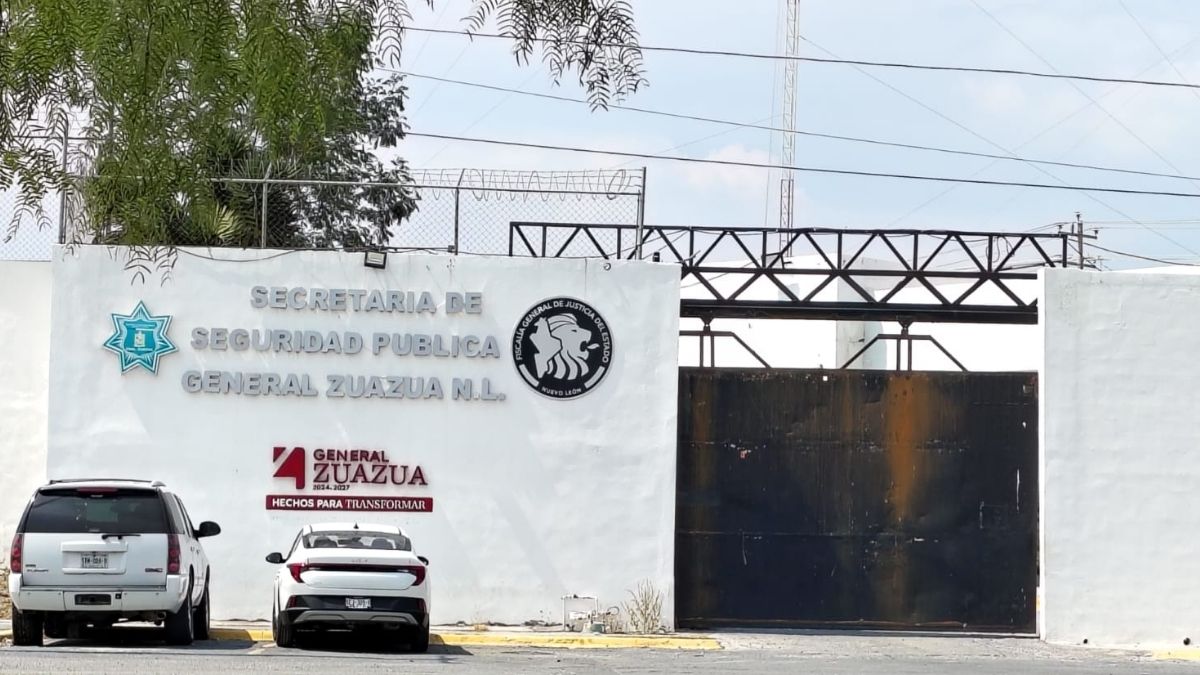 El oficial, quien estaba asignado al área de celdas y barandilla, quedó recluido en una penitenciaría estatal