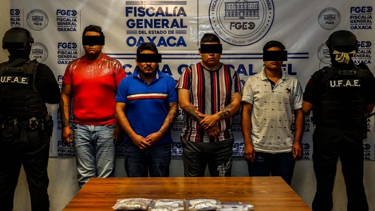 Cuatro personas fueron detenidas, entre ellas un presunto operador financiero clave del grupo y un ex jefe de la policía municipal | FGE Oaxaca