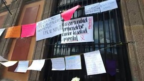 La protesta pacífica se instaló sobre la fachada del edificio de Rectoría.