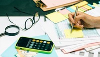 El SAT establece diferentes límites de deducción según el nivel educativo cursado.