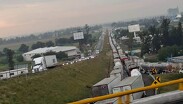 El accidente bloqueó el flujo vehicular que transitaba por la zona en hora pico.