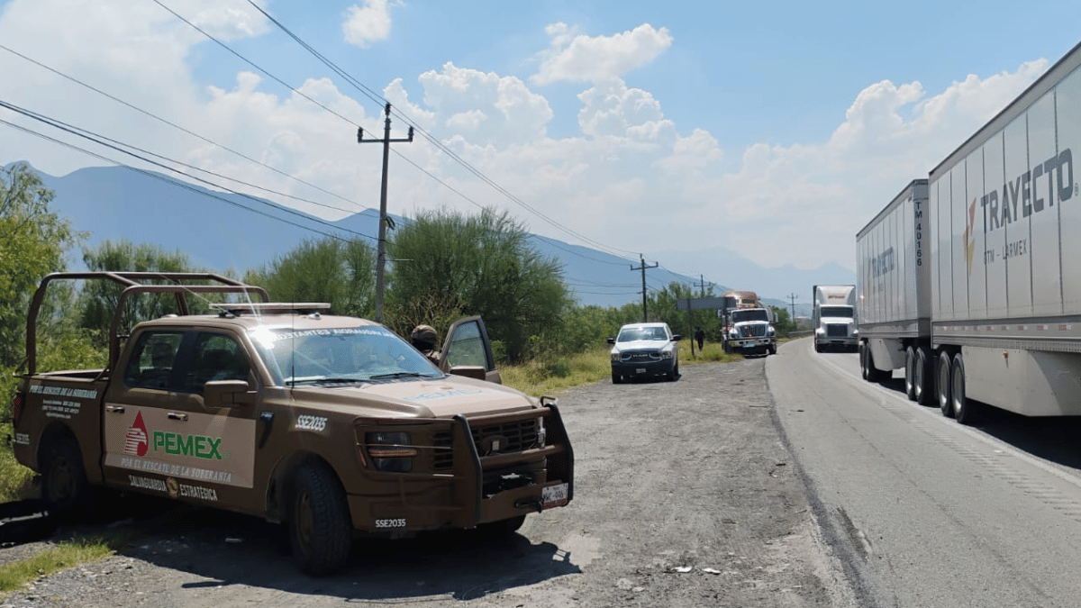 Aseguran pipa con hidrocarburos en García NL