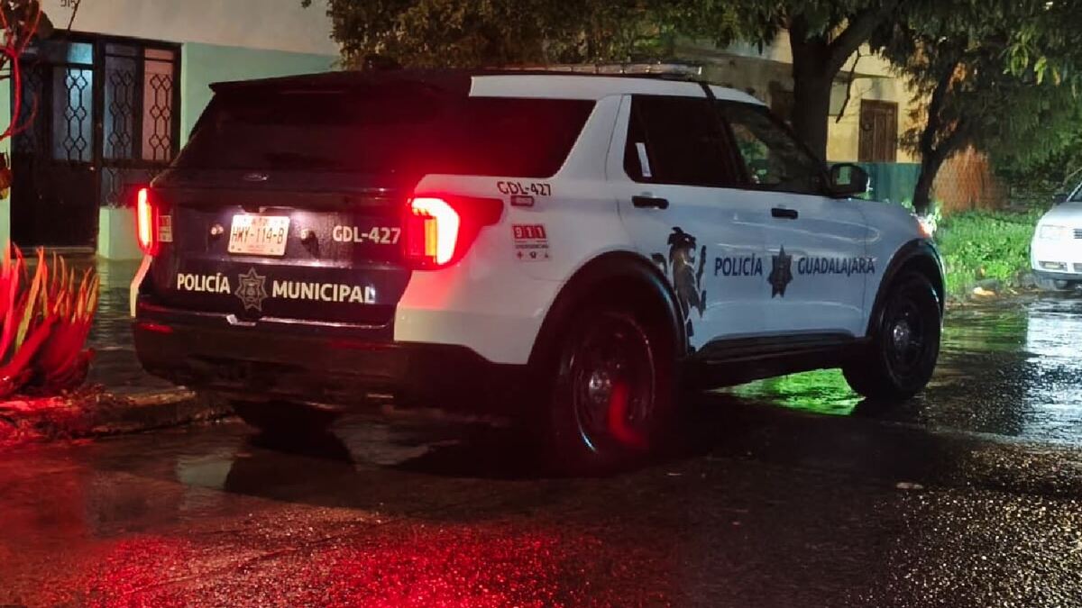 Autoridades ya investigan el violento robo en la vivienda de Guadalajara.