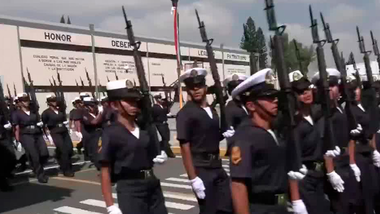 Cadetes de la Heroica Escuela Naval Militar afinan marcha para el desfile del 16 de septiembre