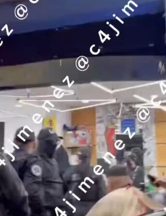 Desmantelan una 'narcotiendita' que fingía ser una barbería para pasar desapercibida durante un operativo.