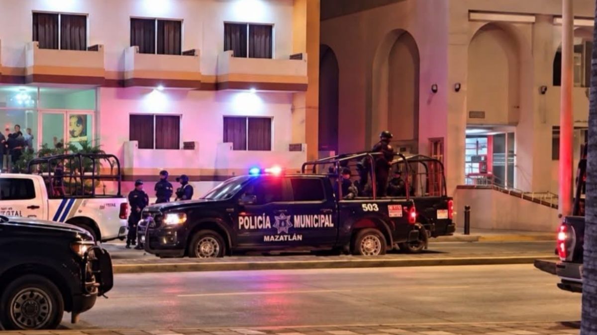 De manera extraoficial, uno de los fallecidos fue identificado como Alfredo "N", presunto elemento de la Guardia Nacional.