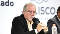 Fiscal de Jalisco, Salvador González de los Santos, durante rueda de prensa.