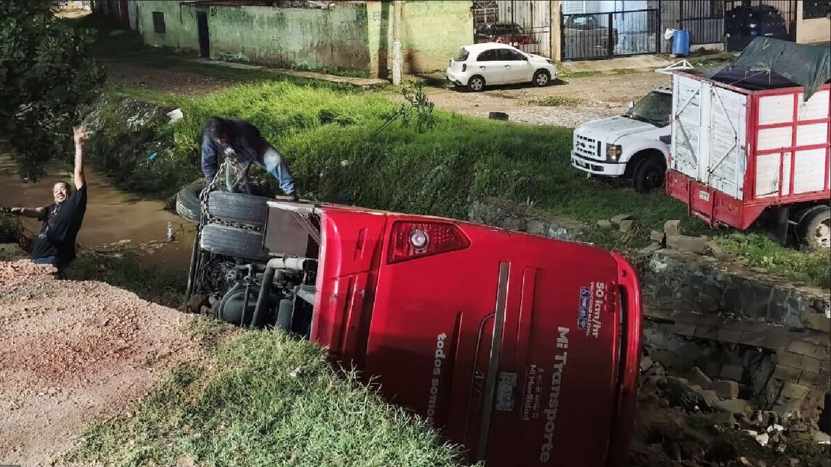 Por fortuna, la unidad pesada se encontraba vacía al momento del incidente.