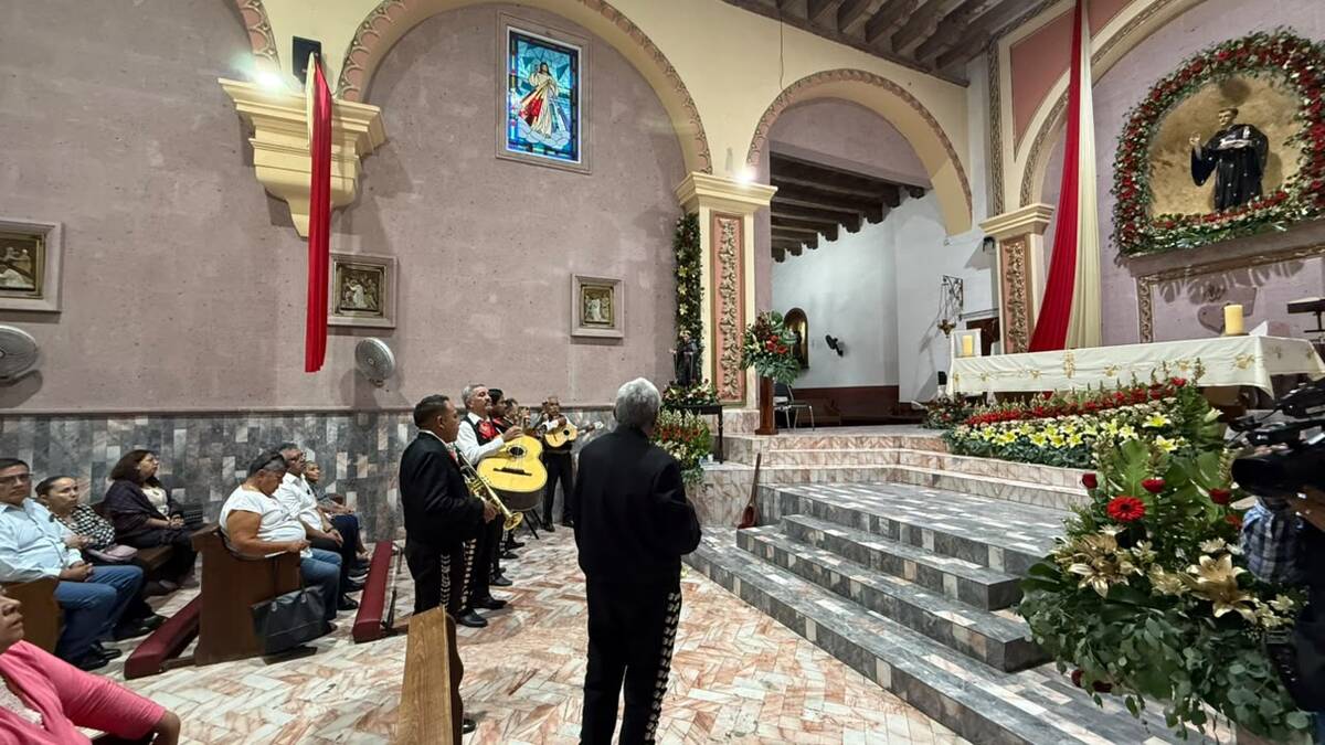 A lo largo de este jueves continuarán las celebraciones religiosas y la llegada de fieles a la iglesia.