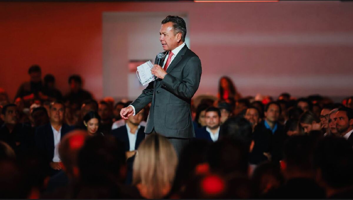 Pablo Lemus durante informe de gobierno de Tlajomulco.