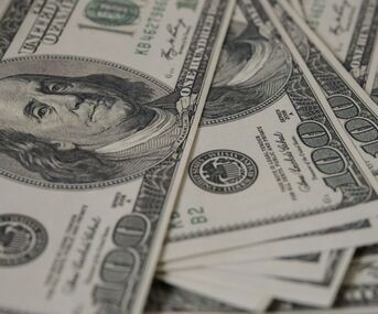El valor del peso mexicano varía todos los días conforme el dólar. | Freepik