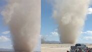 El fenómeno natural se disipó y desapareció por completo al salir del terreno de tierra suelta, sin reportar daños materiales de consideración.