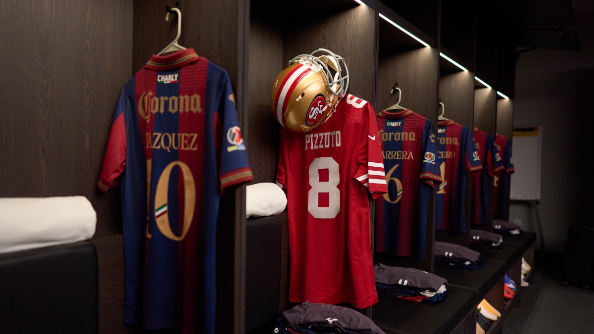 Los jugadores de Atlante y 49ers intercambiaron jerseys previo al partido contra Pachuca / @Atlante